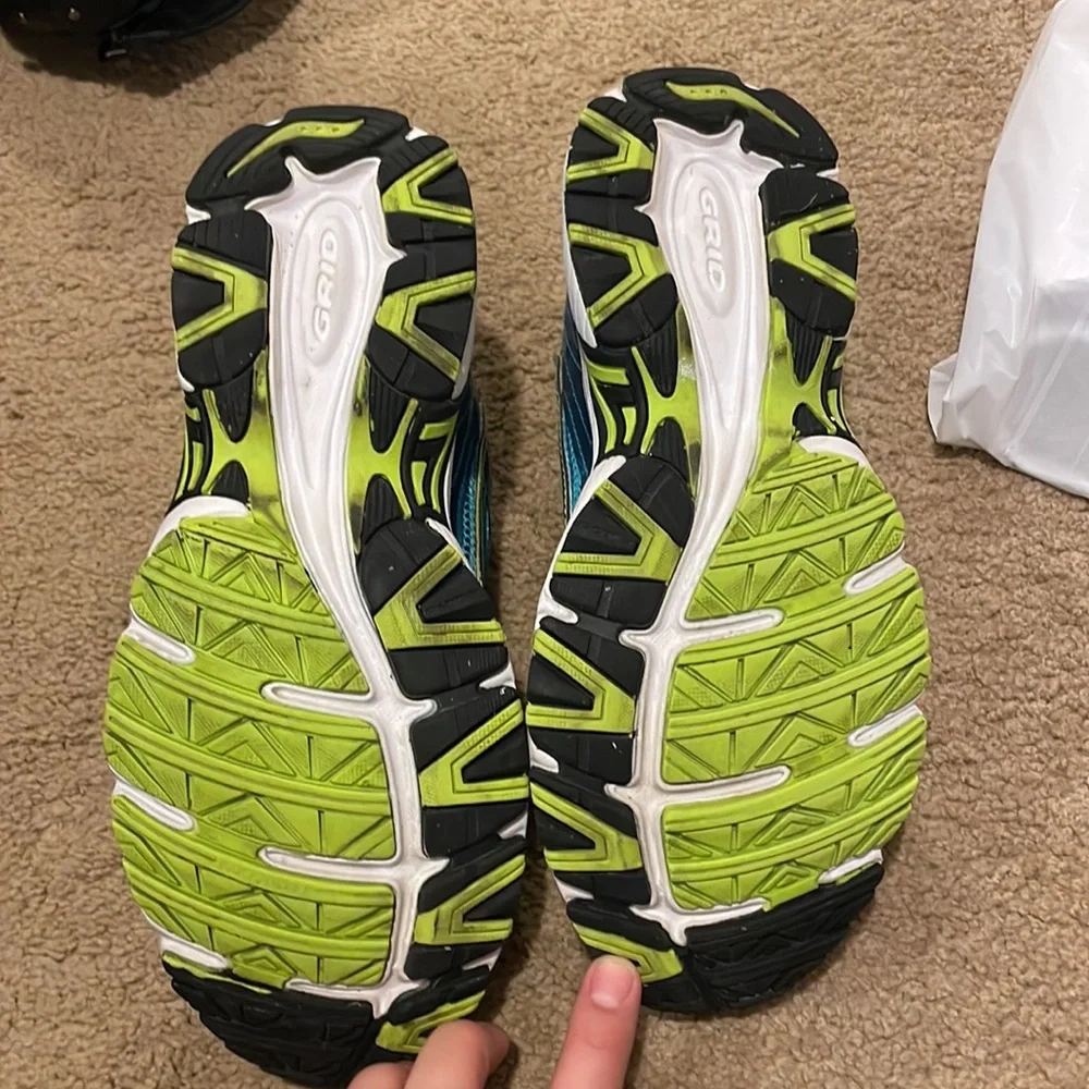Women's sneakers. - Picture 2 of 6